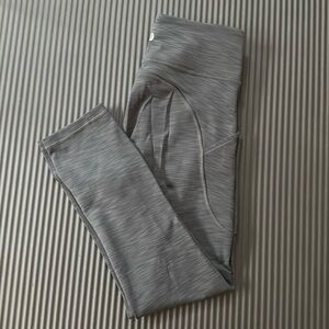 Lululemon wunder under capris with pockets size 6 leggings